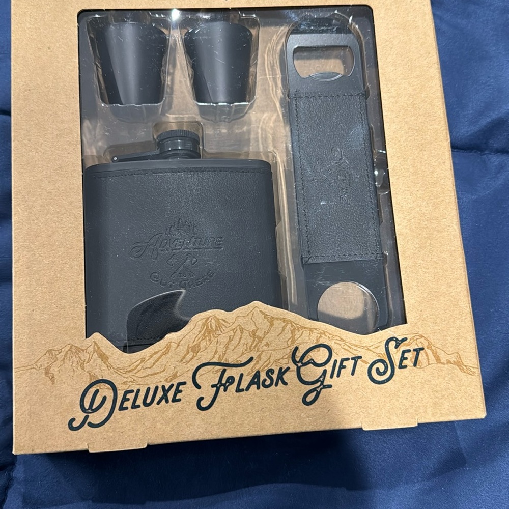 Deluxe Flask Gift set brand new